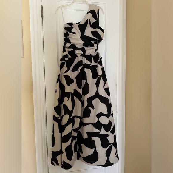 Abercrombie Women’s Black/Cream One Shoulder Cut Out Dress in Medium or Large - Picture 6 of 13